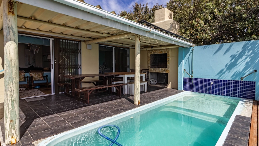 4 Bedroom Property for Sale in Perlemoenbaai Western Cape